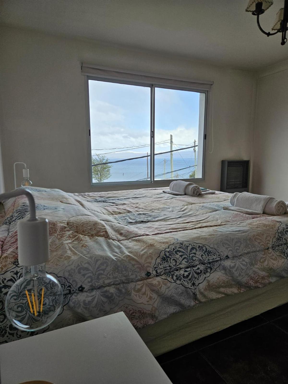 Dpto Amplio Con Vista A La Bahia Lejlighed Ushuaia Eksteriør billede