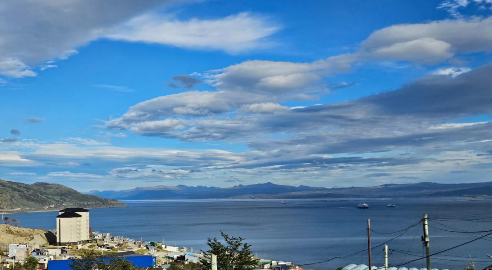 Dpto Amplio Con Vista A La Bahia Lejlighed Ushuaia Eksteriør billede